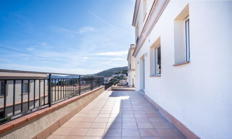 Casa en Llançà con vistas al mar.