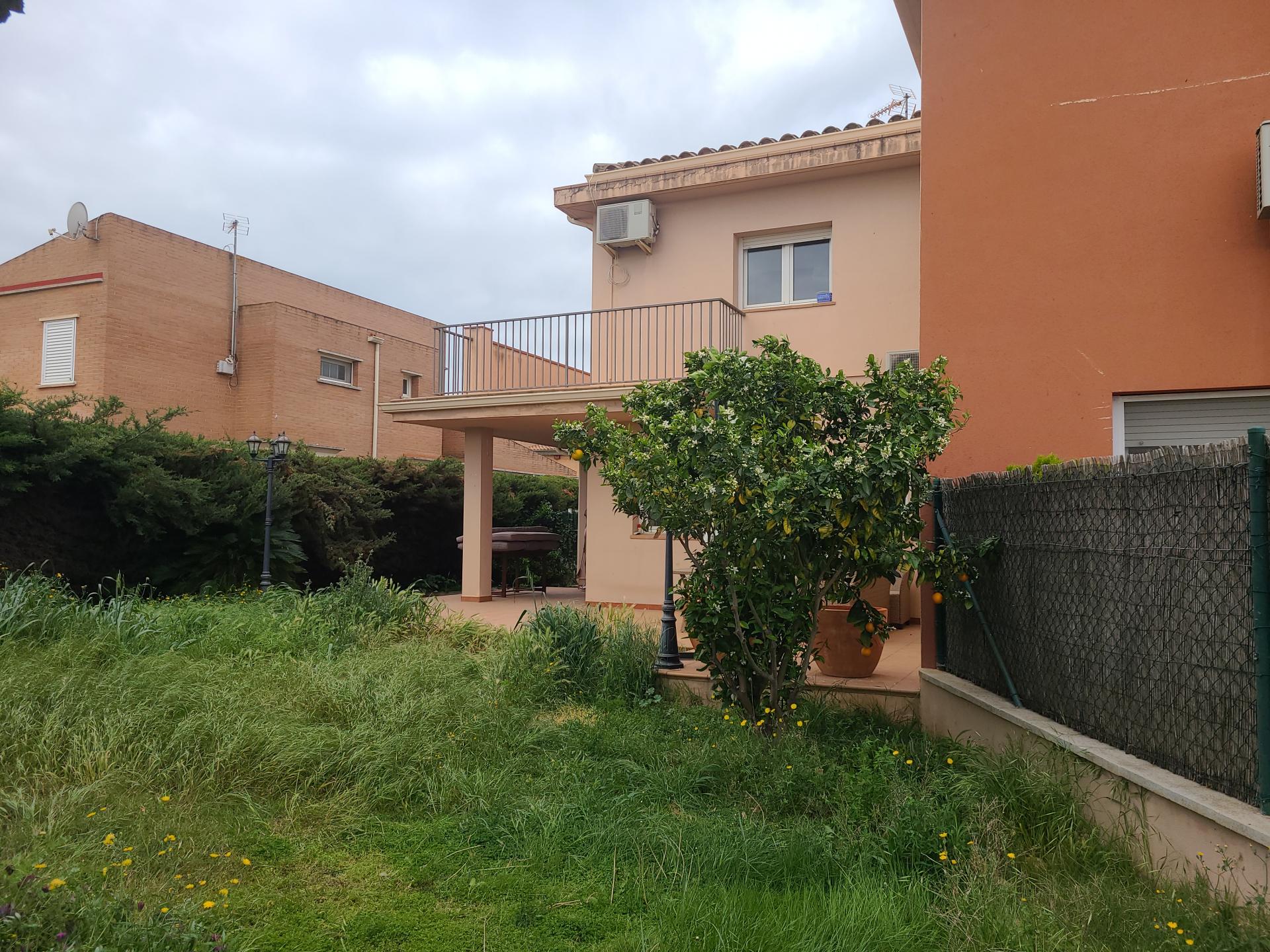 Bonita casa en Mas Pau con piscina privada.