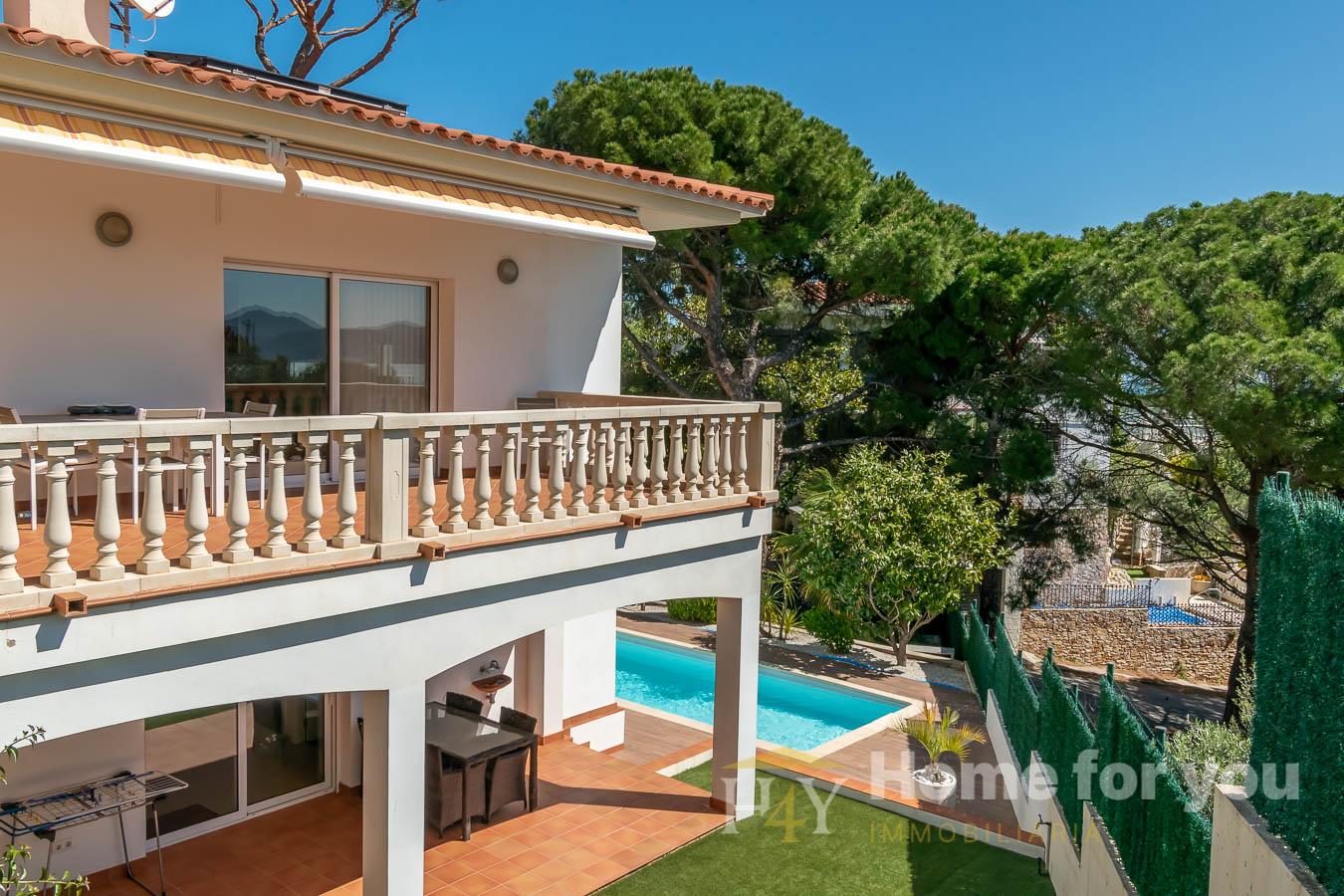 Magnífica casa en una de las mejores zonas de Llançà con piscina.