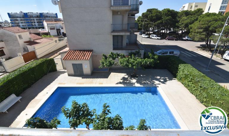 Apartamento en venta en Roses, 1 habitacion, 1 cuarto de baño y plaza de parking privada exterior.