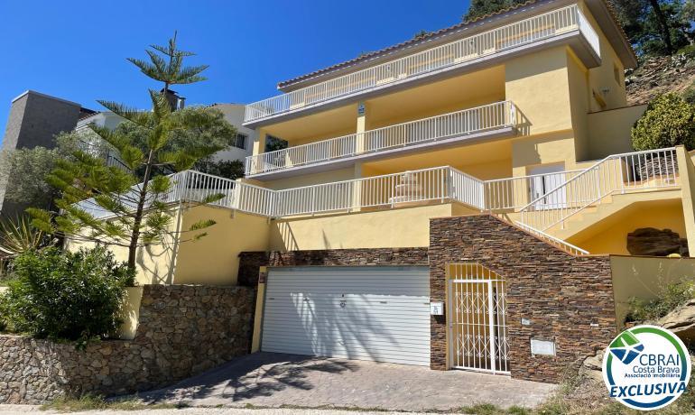 GRAN CASA CON VISTAS A LA BAHIA DE ROSES