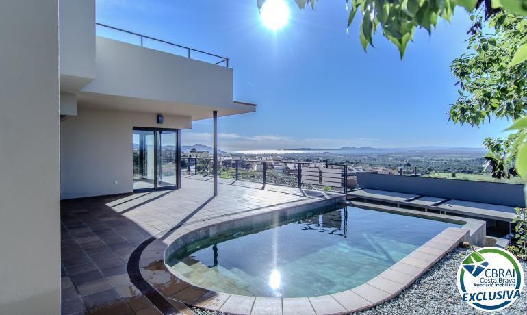 Bonita casa en Palau Saverdera con piscina y vistas a la Bahia.