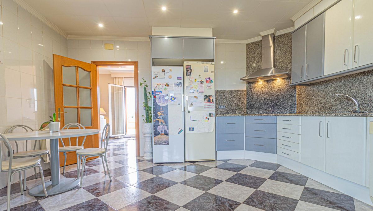 383884_58603af1bf74344a30dda3dce8e1117e