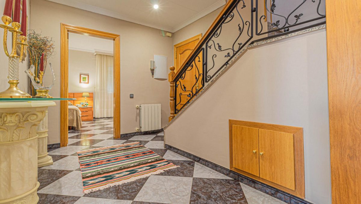 383884_883de9c99c5b44156f452b2795783a90