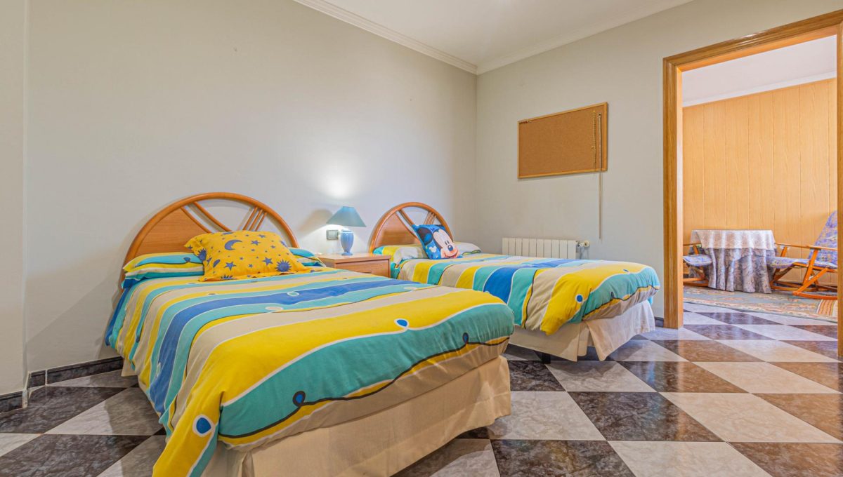 383884_cf39ff9a935c6a45ab325914b4e89845