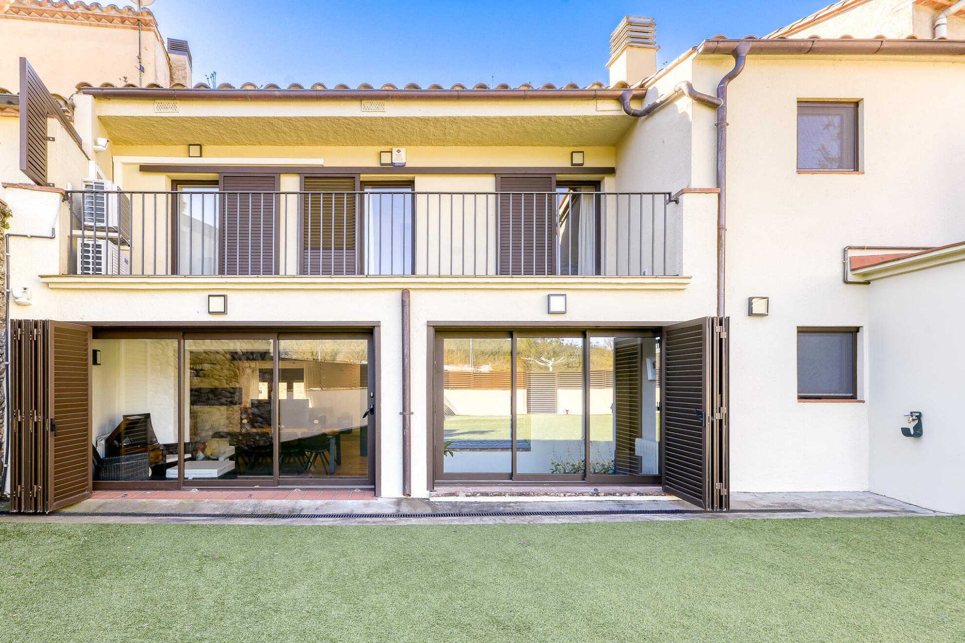 Bonita casa reformada en Sant Llorenç de la Muga con Licencia turística.