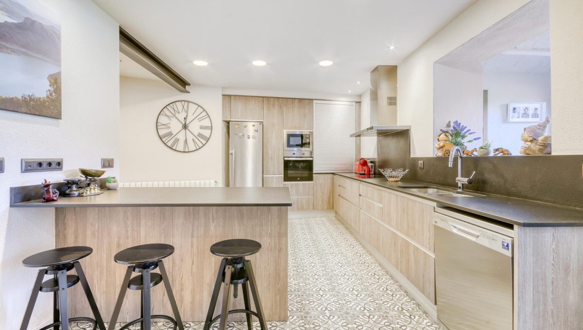 951122822_4ec02e6e25b59837d0072dc8e5836315