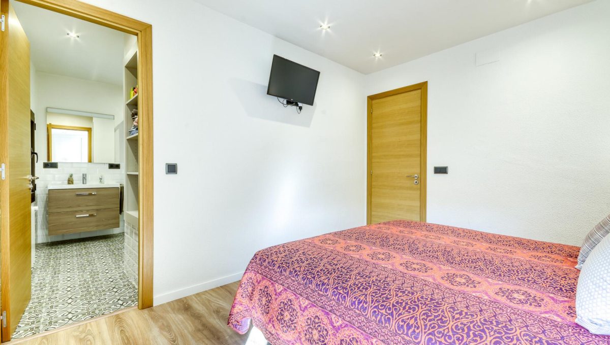 951122822_8b6183a7e31efc6559c233b93cfd6c97