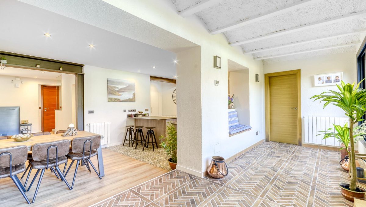 951122822_c00304617929641ccbeca9341d36c2f7