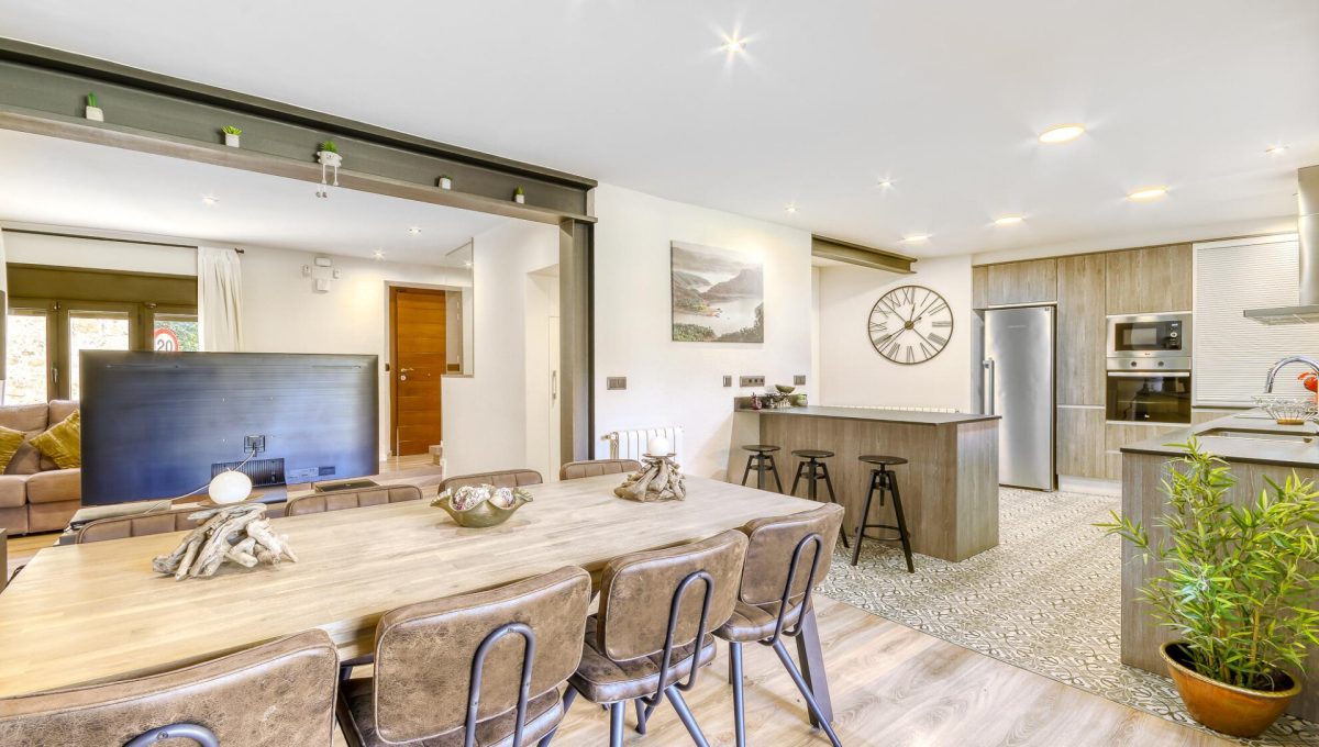 951122822_f0bc3fa8a6a6403d22ab2099a6e9a9fa