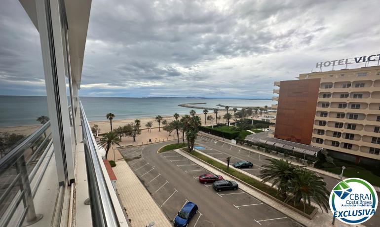 Appartement à 50 m de la plage de Santa Margarita à Roses.