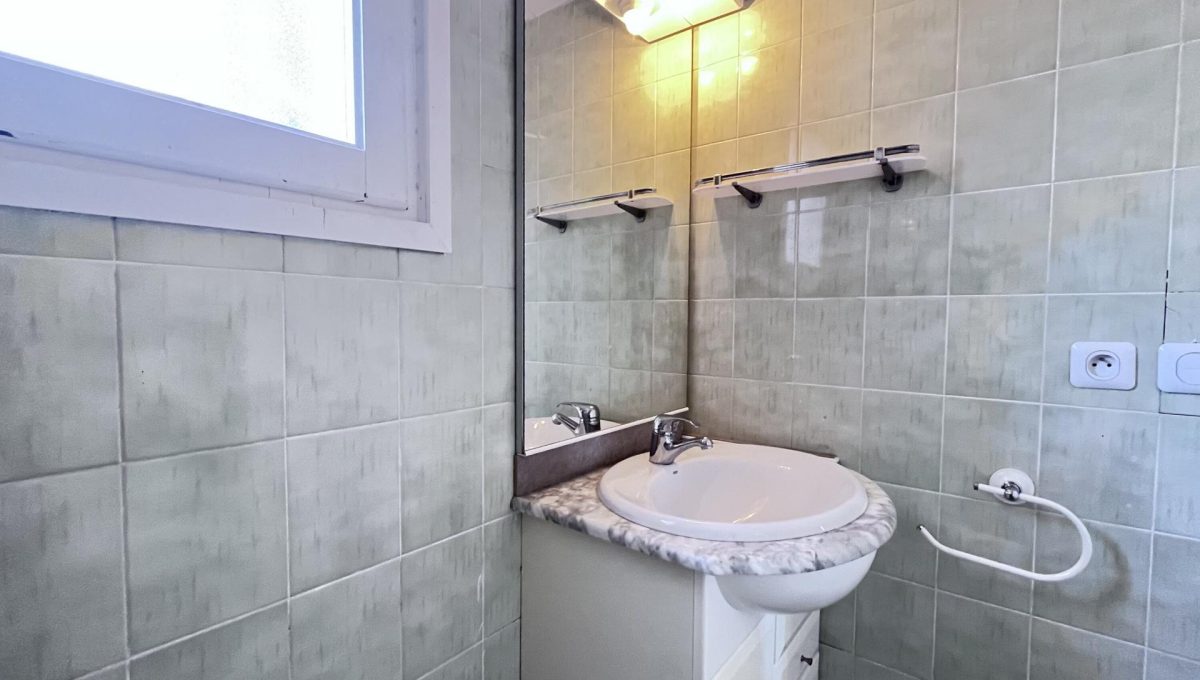 146942687_0d31bd4af3fb7b7ddeeecce22c0a3f0a