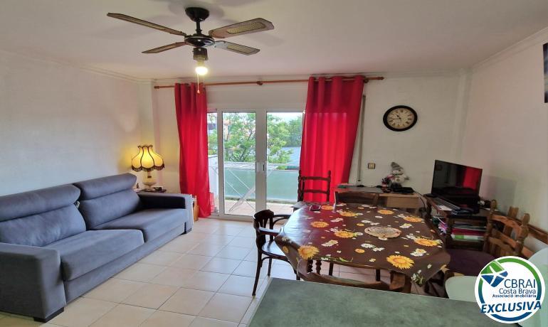 Appartement en plein centre de Roses, à seulement 160 mètres de la mer.