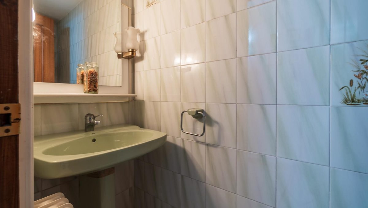 193649763_98ec95ed836b49179c554001877cad9a