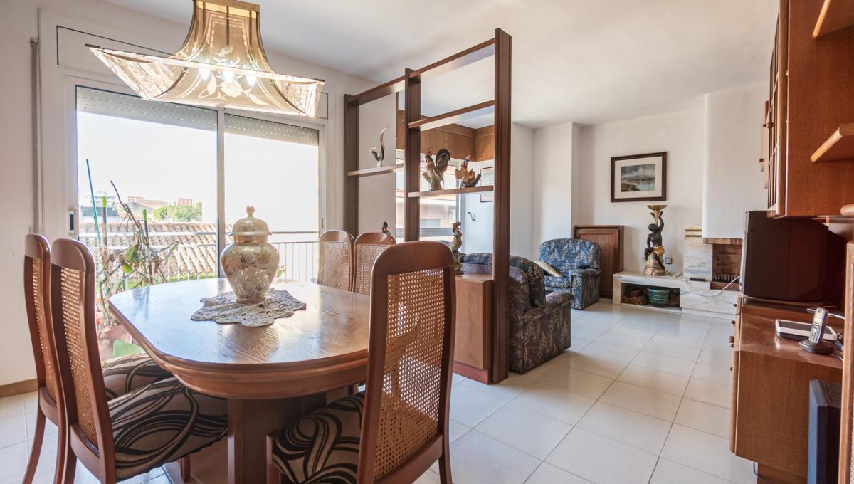 193649763_f0058285b47a625f438fb657f1f26bb5