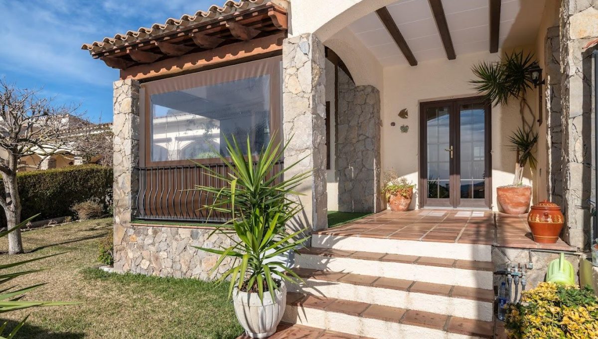 196141645_5140b34d1900ab400a63ad721a6b2cea