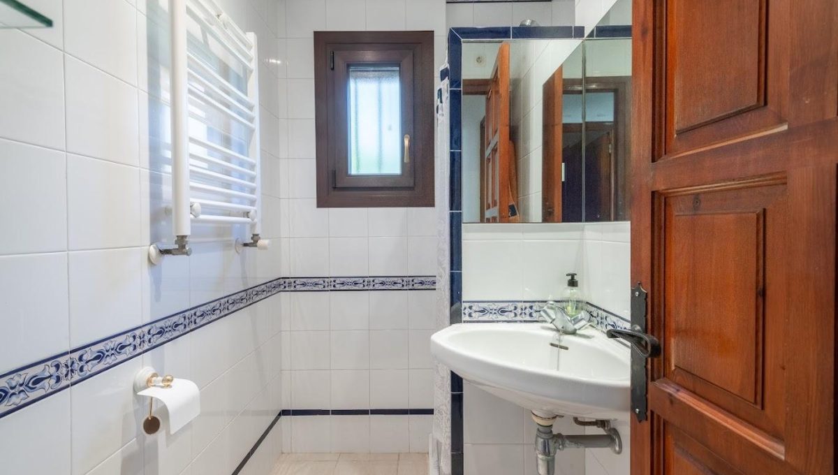 196141645_90ece5d718ce601a683568a5a37c3282