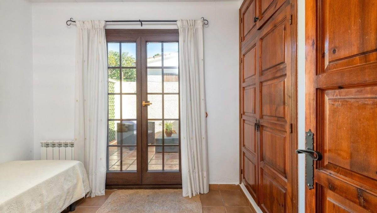 196141645_c561a7986e562c1d79cf22c4af721532