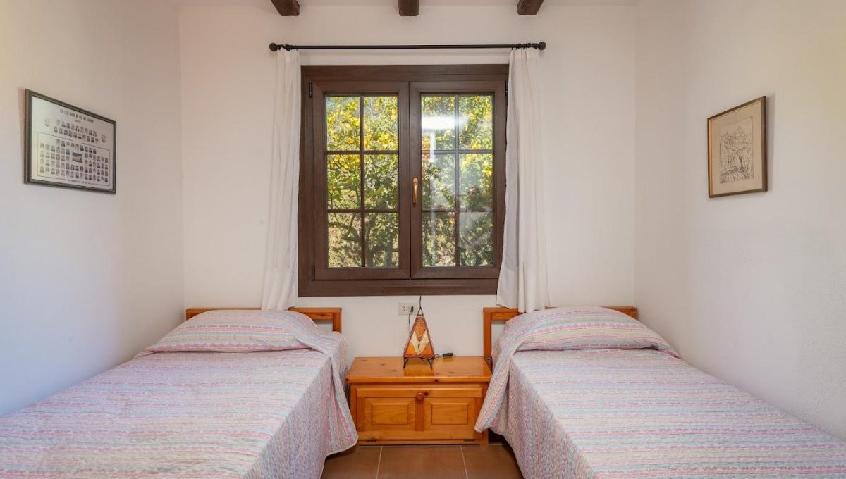 196141645_cd7d0140b465a756a4e71e865b1d6d0e