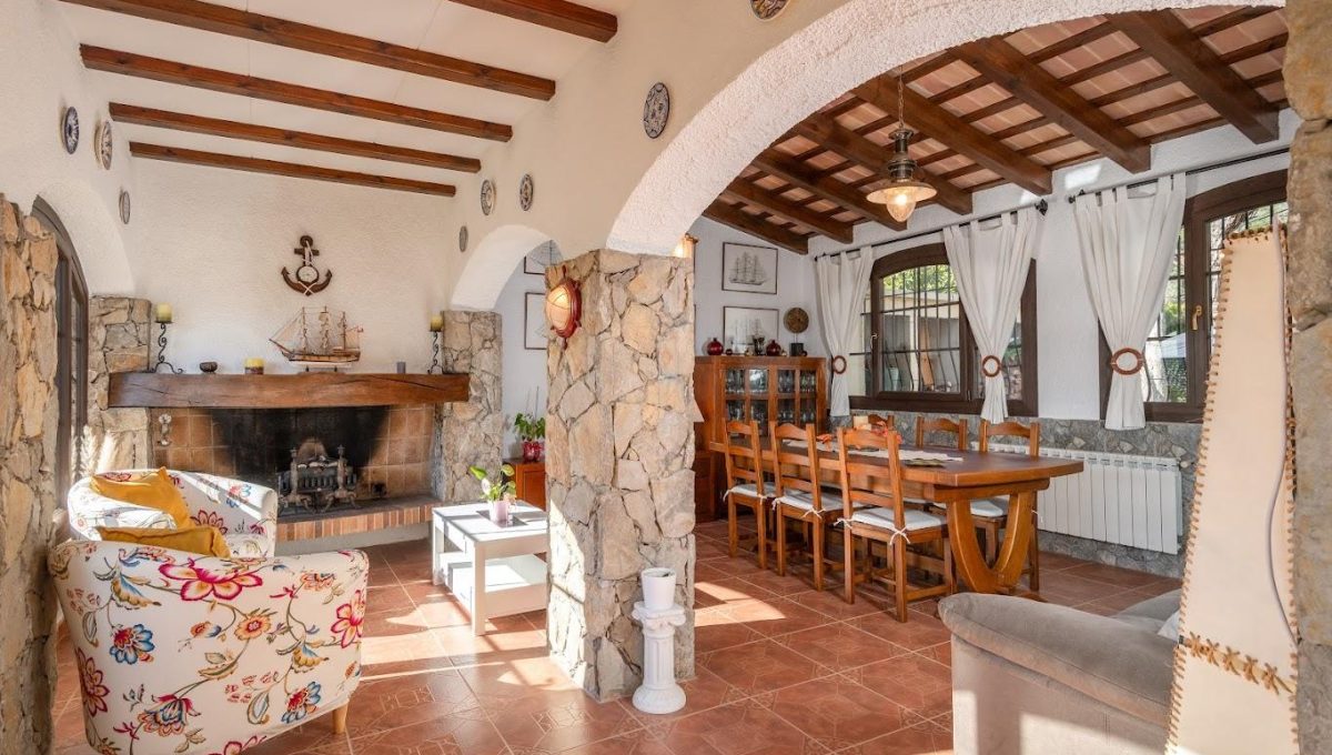 196141645_cfde106b3b2a417bf1889ca86ed02298