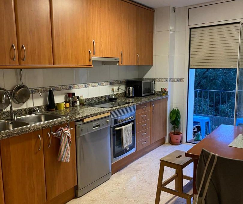 816985828_71368c83691a4fb89202937ba384234c