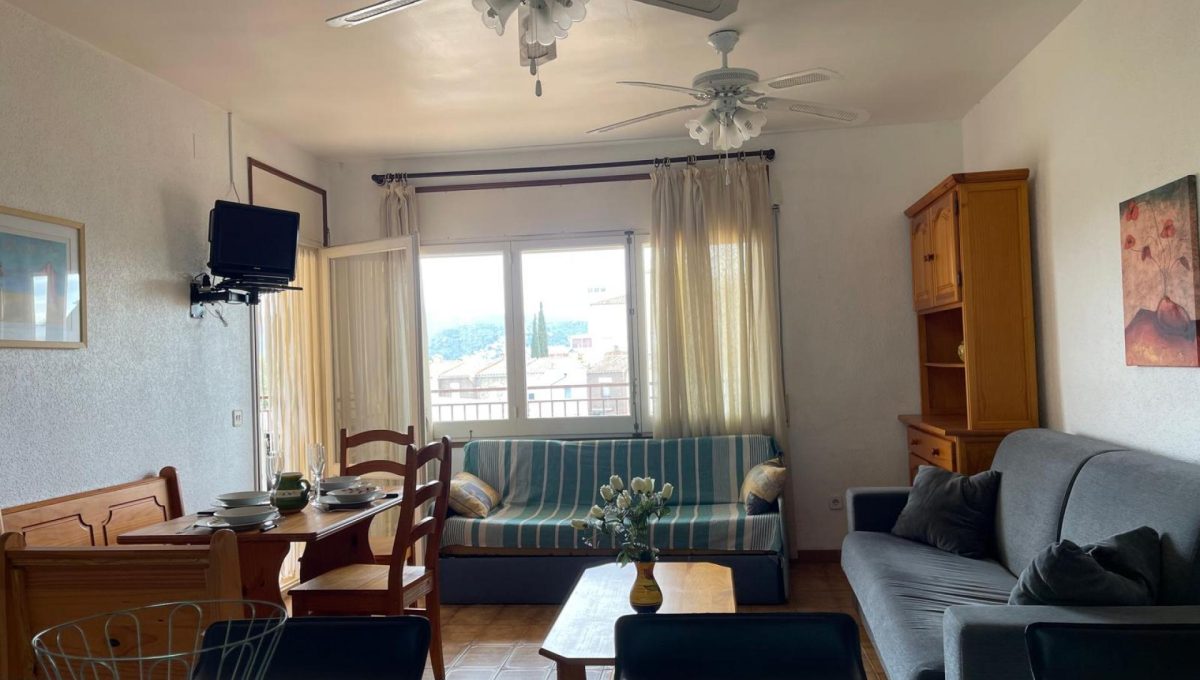 854884965_8a63a739905339fe326c6a2dc083833c