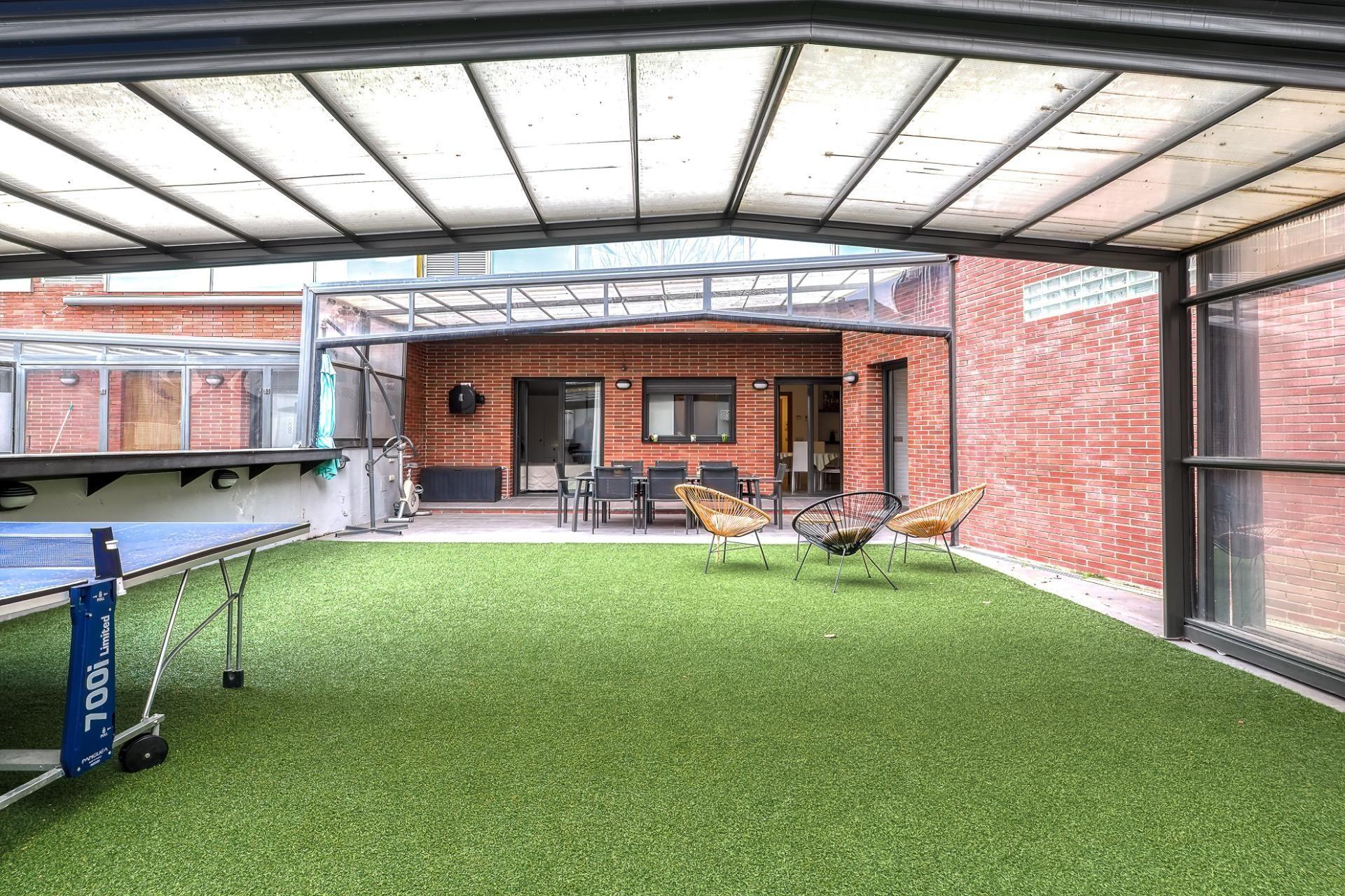 Con licencia Turística. Edifici Panna. Avda Salvador Dali