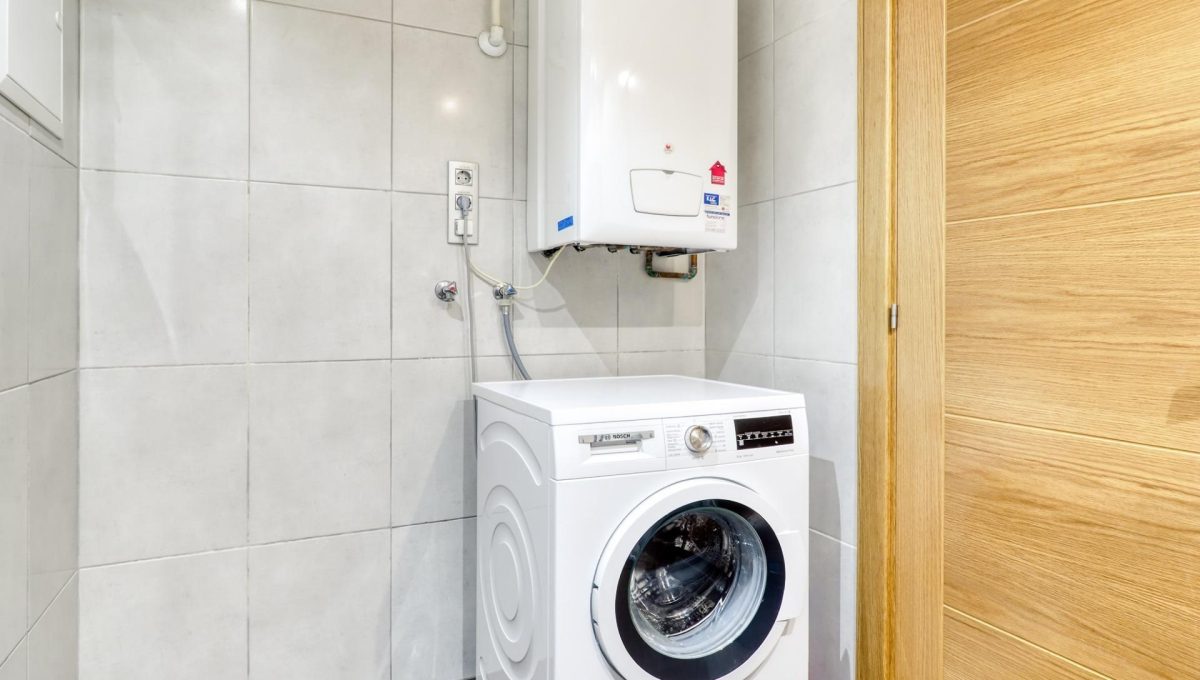 108319997_dc43e35ed95093ad931027c2e83d264f