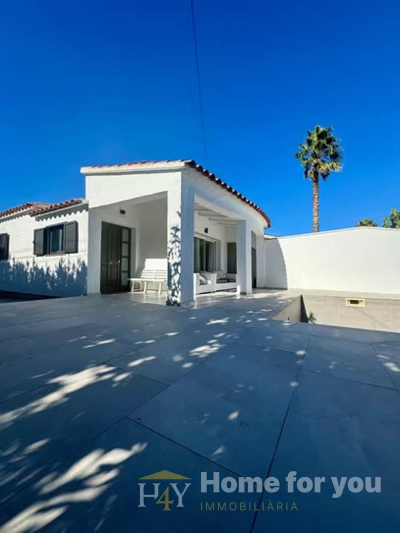 Bonica casa en una zona molt tranquil·la d´Empuriabrava.