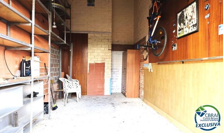 Garaje cerrado en venta en Els Grecs Roses