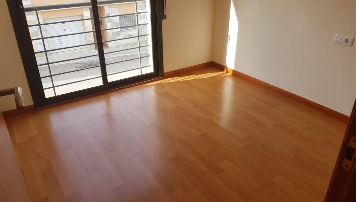 551343201_b1b6b36d5f296d1298bef510c9eb3931