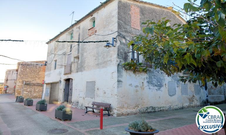 Casa con gran potencial en el centro de Santa Llogaia