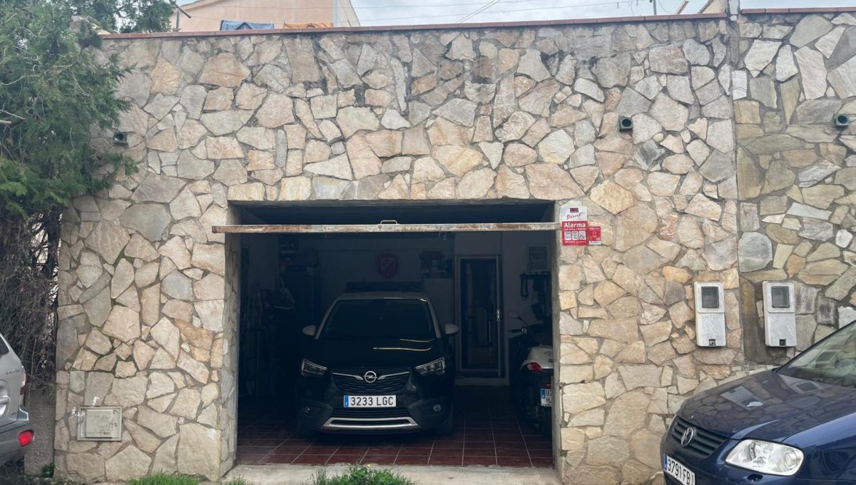 153833817_589fcc5495a61573a8374be23d5d402a