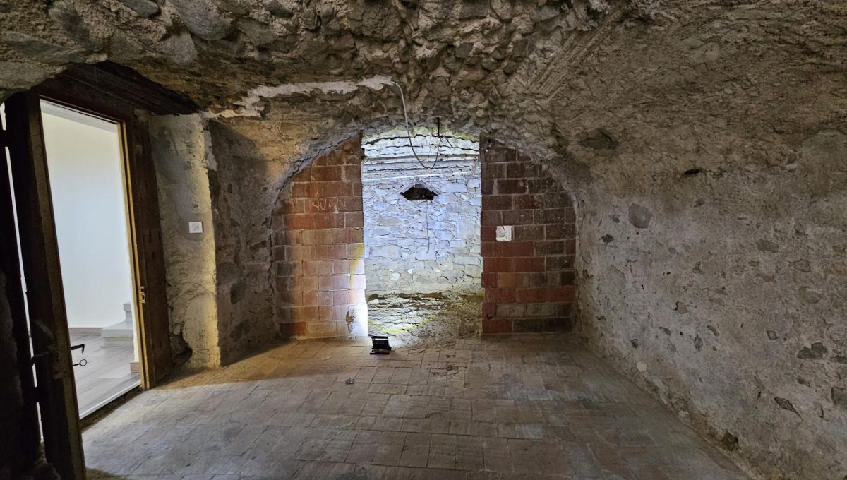 159949232_6903b4d4574e299f8294e77f4dcfff69