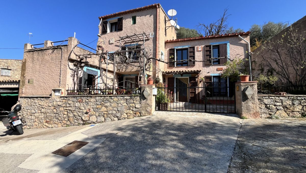 170996875_0c93a3f2e895683b57b42627addd310e