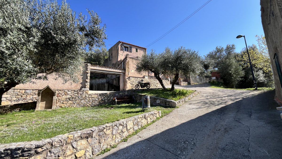 170996875_7a97ade0f8417a694a80e4ebb7812872