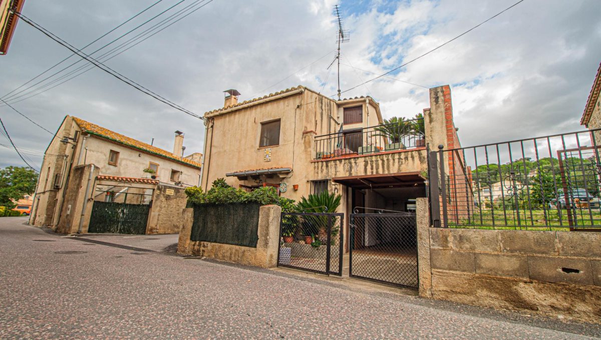 172225831_25f9a9217bc7966500aeac44df52bf04