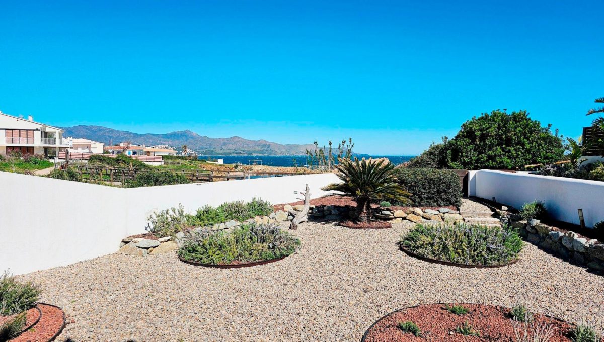 183958851_135d49d2125aa5ab24fa84ad16d42a96