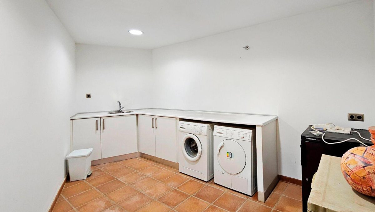 183958851_16a9a253cce08ac615a007db0e4be2e8