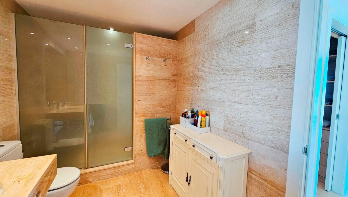 183958851_34e67cc8a8ffcb52cd4edf27e0fb0461