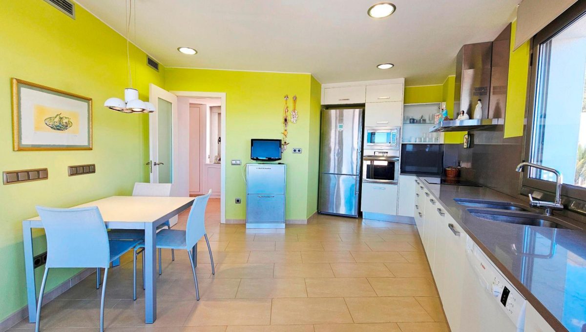 183958851_3fce6655d6941a14e1f5b074432d22be