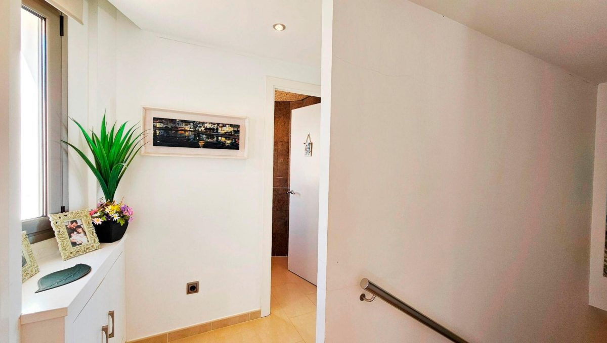 183958851_4081cd9b5b5774b060b78a864a2557a4