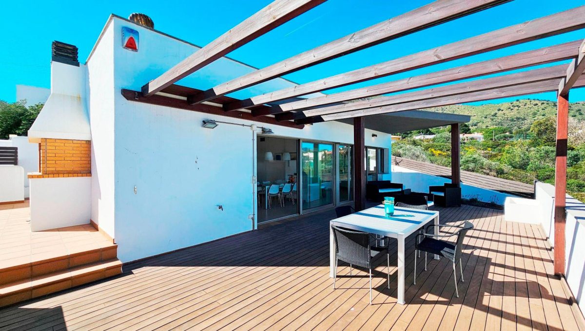 183958851_586abb3f20333cb115c6556fbd58b54f