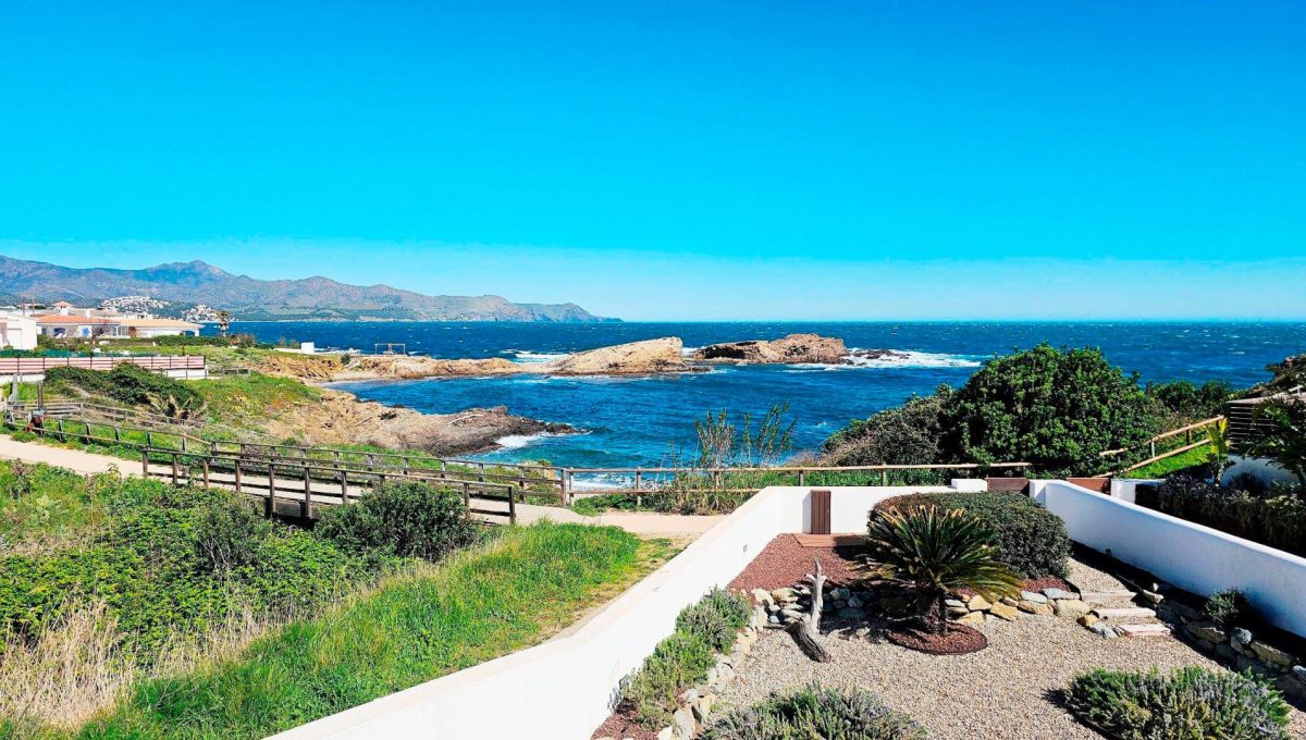 183958851_5b37cfc3fe2993a43ad2bb0299952243