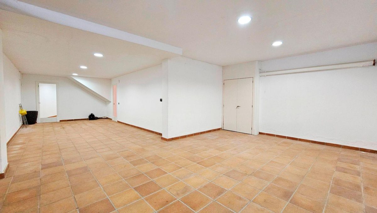 183958851_9c2bea1ed3644063f1335f4612faad54