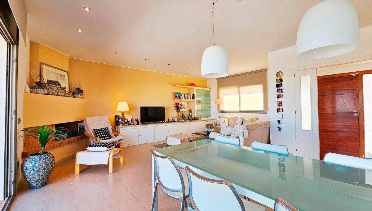 183958851_e073b8648d6b728cc611f0c4979a358a