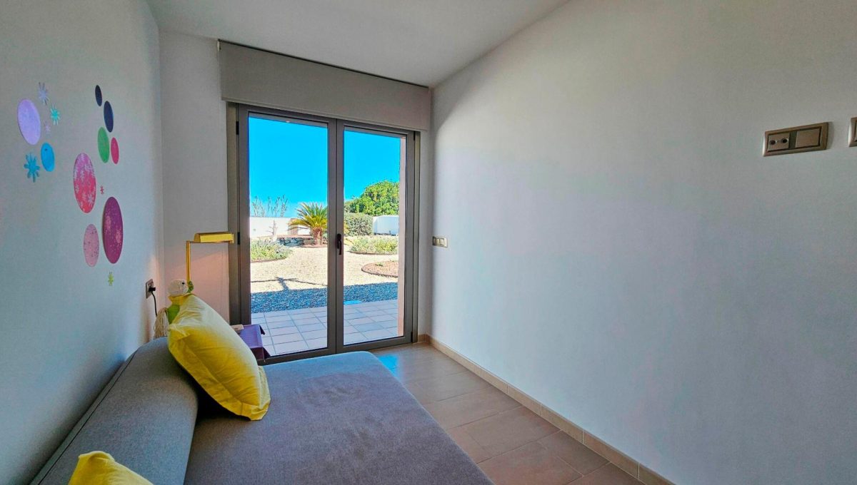 183958851_f0a3d6fe0428de426647531ae47b2f74