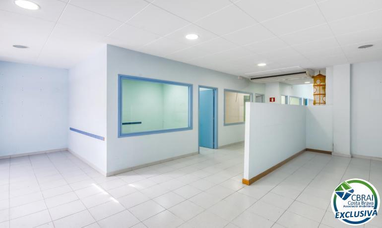 Oportunidad de negocio en el corazón de Roses con divisiones ya habilitadas