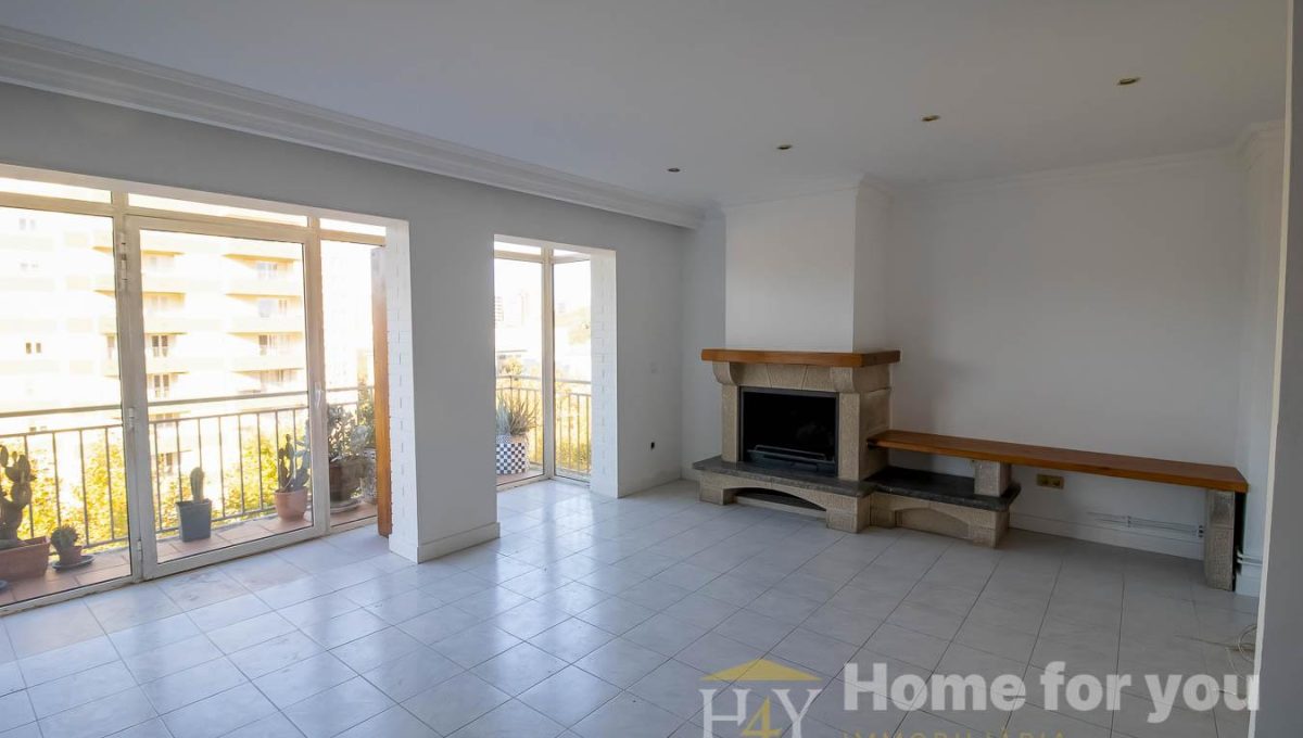 615912336_7de07742a0043f449bf9aa038121cc29