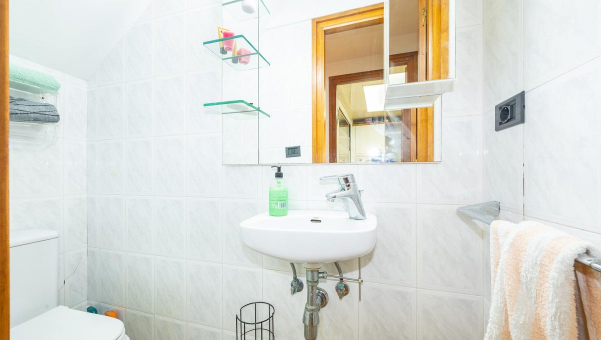 792425437_e43cb3c47bed4ef17cb0b7d1847a922d